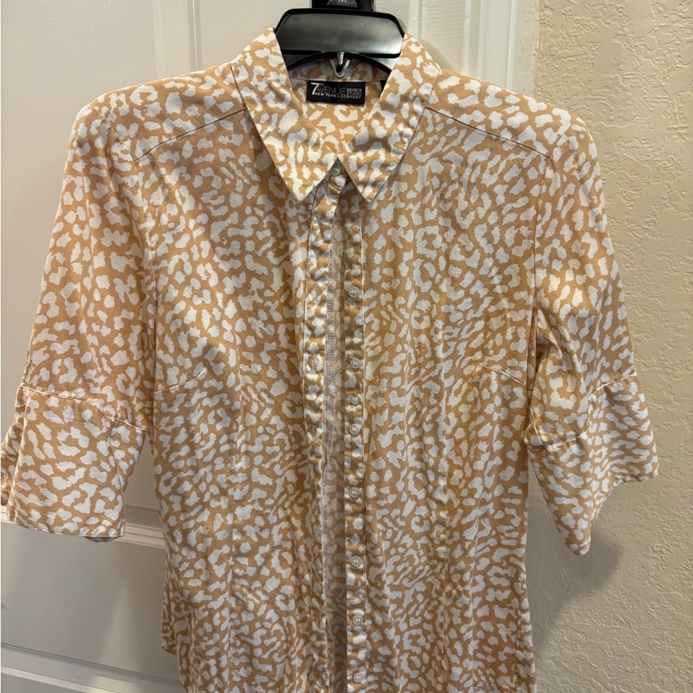 🐆 Neutral Animal Print Button-Down Top | Tan + Ivory | 3/4 Sleeve | Collared